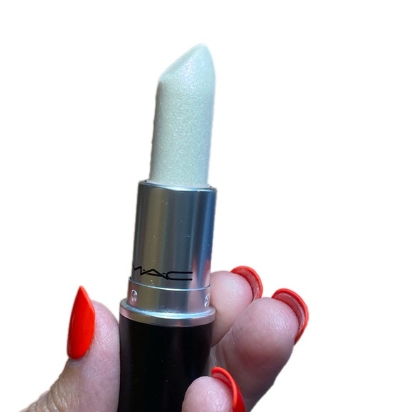 Mac Metallic Pearly One A17 lipstick - Picture 5 of 10